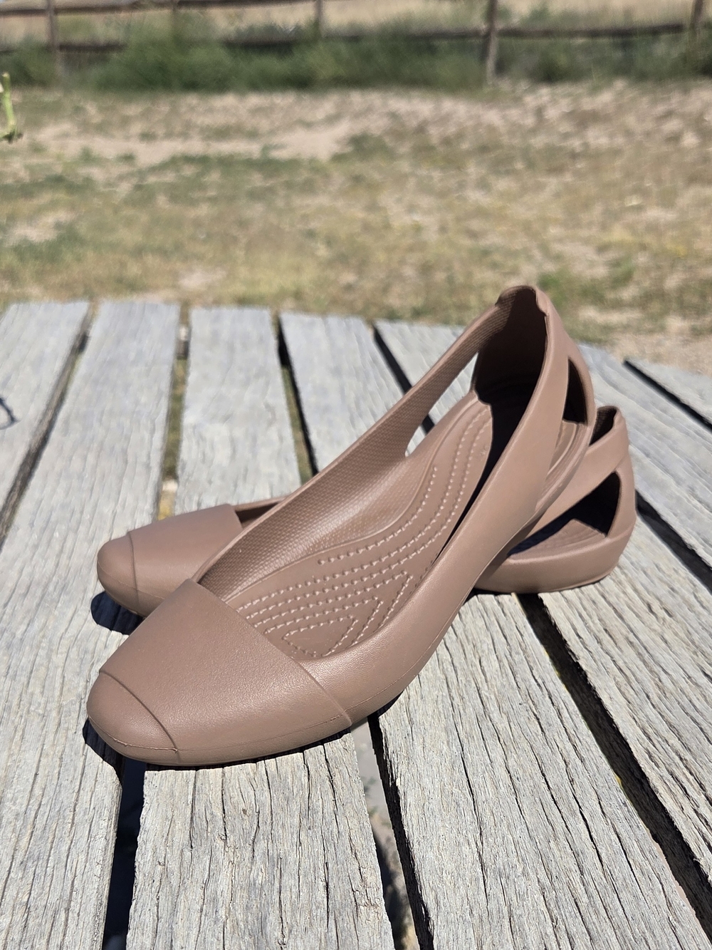 NWOTs Discontinued Walnut Brown Crocs "Sienna" Comfort Ballet Flats Womens Sz 6